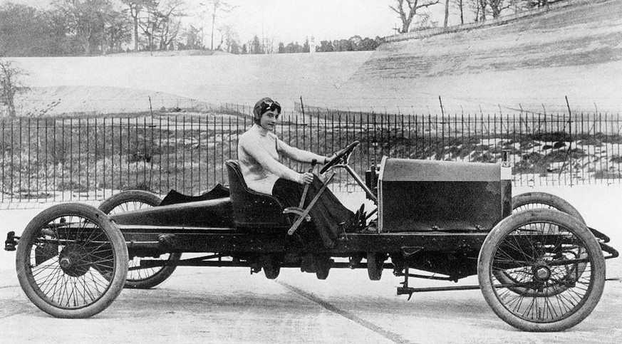 Miss Dorothy Levitt, in a 26hp Napier, Brooklands, 1908. In 1903 she won her class at the Southport Speed Trials. In 1906 she broke the women&#039;s world speed record recording a speed of 96mph. (Pho ...
