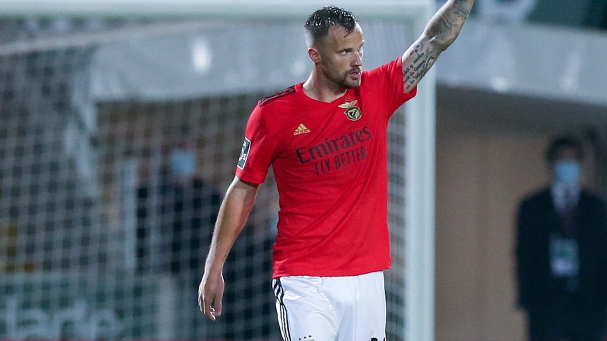 epa09127963 Benfica&#039;s Haris Seferovic (L) celebrates after scoring a goal against Pacos de Ferreira during their Portuguese First League soccer match held in Pacos de Ferreira, Portugal, 10 April ...
