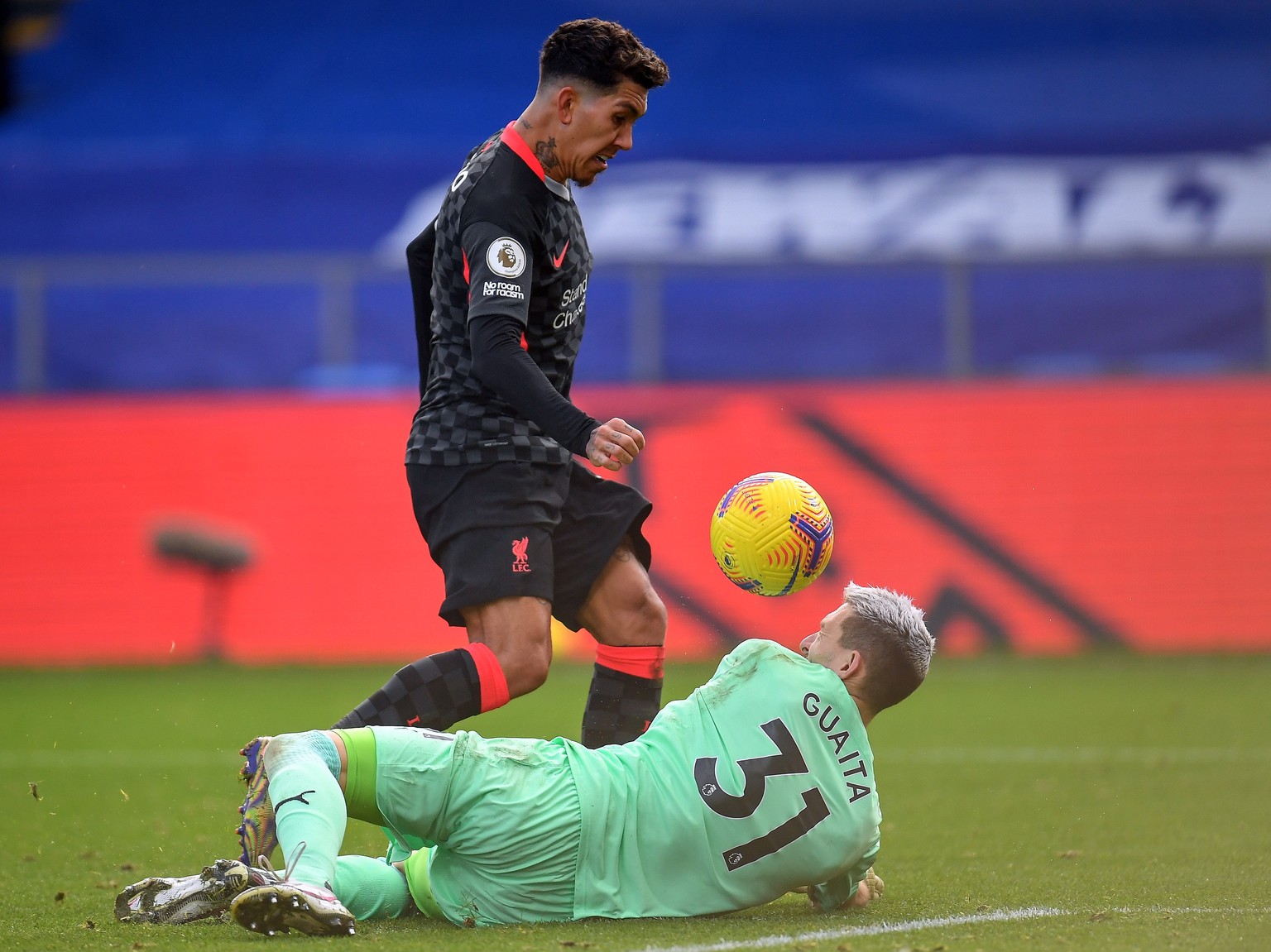 epa08893619 Roberto Firmino of Liverpool scores a goal past goalkeeper Vicente Guaita of Crystal Palace during the English Premier League soccer match between Crystal Palace and Liverpool FC in London ...