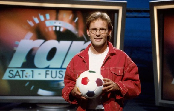 14. August 1992: «Ran» geht zum ersten Mal auf Sendung. Chef-Moderator ist Reinhold Beckmann, der mit einer roten Jeansjacke vor die Kamera tritt. Für die Zuschauer, die damals nur die ziemlich altbac ...