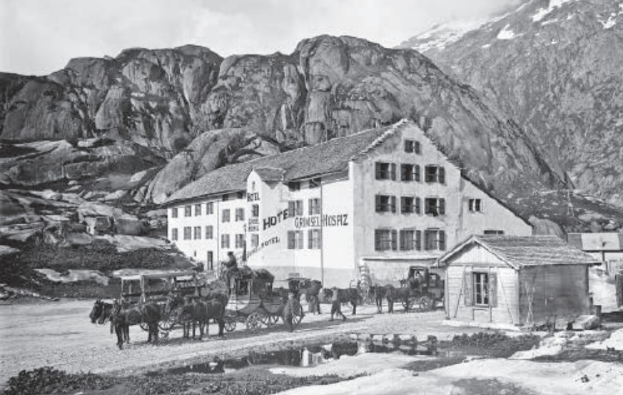 Das Grimsel-Hospiz um 1910. Fotografie mit Postkutschen.