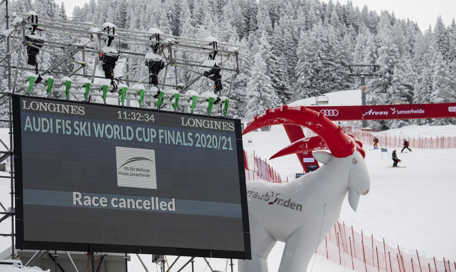 epa09081407 View of a screen in the finish area after the women&#039;s and men&#039;s Super-G race were cancelled at the FIS Alpine Skiing World Cup finals, in Lenzerheide, Switzerland, 18 March 2021. ...