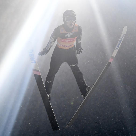 epa07265801 Ryoyu Kobayashi from Japan in action during the 1st round for the fourth stage of the 67th Four Hills Tournament in Bischofshofen, Austria, 6 January 2019. EPA/CHRISTIAN BRUNA
