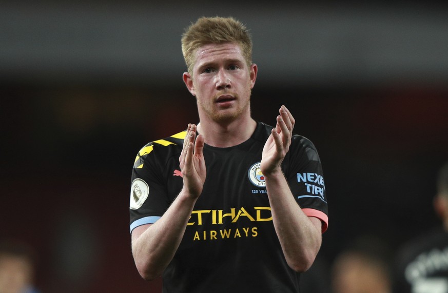 Manchester City&#039;s Kevin De Bruyne applauds fans at the end of the English Premier League soccer match between Arsenal and Manchester City, at the Emirates Stadium in London, Sunday, Dec. 15, 2019 ...