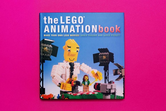 Das Buch «Lego-Filme selbst drehen» (rund 20 Franken) erklärt angehenden Regisseuren von A bis Z, wie man Lego-Figuren zum Leben erweckt, sprich kleine Stop-Motion-Filme mit Lego dreht.