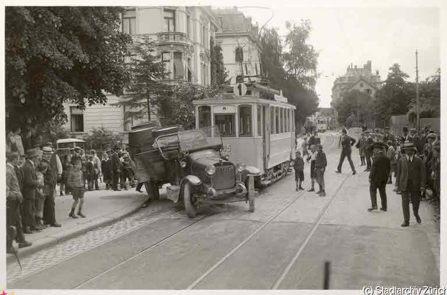 1923: Tram-Auto-Kollision, Seestrasse-Schulhausstrasse