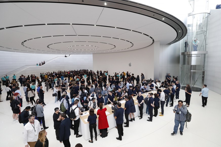 epa07833552 Members of the media look at new Apple products during the hands-on portion of the Apple Special Event in the Steve Jobs Theater at Apple Park in Cupertino, California, USA, 10 September 2 ...