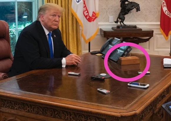 Der mysteriöse Knopf ist nun vom Pult des amerikanischen Präsidenten verschwunden.