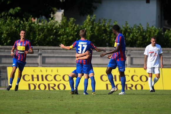 Chiasso&#039;s players celebrate the 2-0 in the match FC Chiasso against FC Z�rich, at the Riva IV Stadium in Chiasso, Sunday, September 13, 2020. (KEYSTONE/Ti-Press/Davide Agosta)