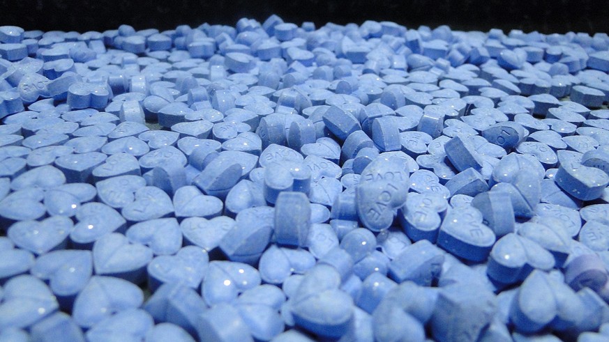 epa05427323 A handout picture made available by the Chilean National Service of Customs on 15 July 2016 shows a portion of the 14,984 pills of ecstasy with a commercial value of 460,000 US dollars, se ...