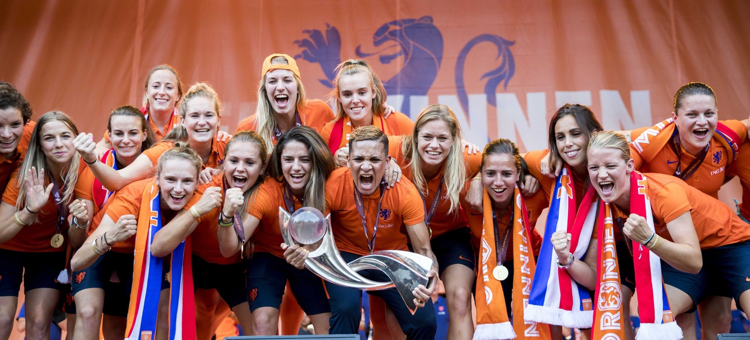 epa06130927 The Dutch women&#039;s soccer team on stage, after winning the UEFA Women&#039;s Euro 2017 final soccer match between The Netherlands and Denmark, during the honor ceremony in Utrecht, The ...