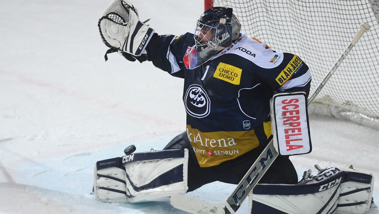 Ambri&#039;s goalkeeper Benjamin Conz in action during the regular season game of the National League Swiss Championship 2018/19 between HC Ambri Piotta and HC Lugano, at the ice stadium Valascia in A ...