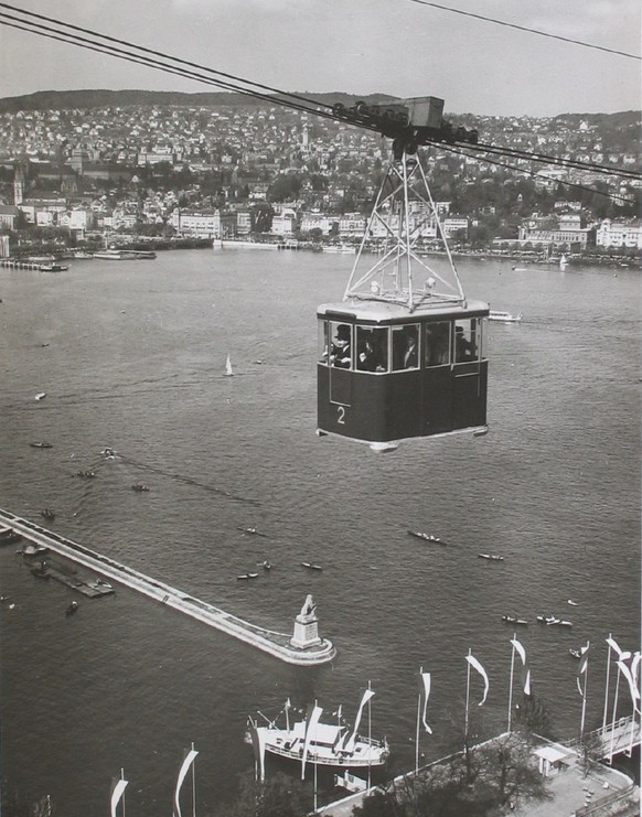 Landi-Seilbahn, mit Blick auf den Hafen Enge und die Stadt, 1939.