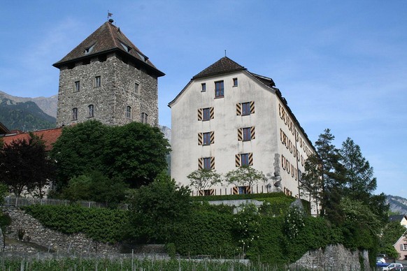 Das Schloss Brandis in der historischen Stadt Maienfeld.