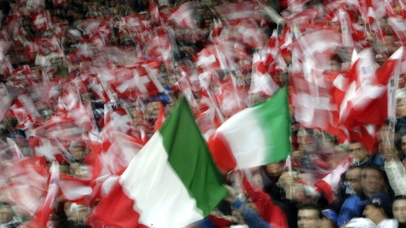 Swiss supporters encourage their team, during a test match between the national soccer teams of Switzerland and Italy, in Geneva, Switzerland, Wednesday, May 31, 2006, ahead of the World Cup in Gemany ...