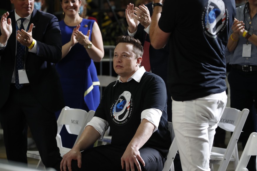 People applaud Tesla and SpaceX Chief Executive Officer Elon Musk during an event at the Vehicle Assembly Building on Saturday, May 23, 2020, at NASA&#039;s Kennedy Space Center in Cape Canaveral, Fla ...