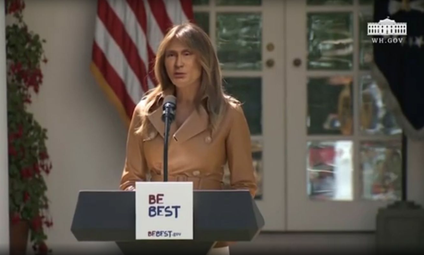 Bei diesem Deepfake-Video wurde Melania Trumps Gesicht durch Putin ersetzt. Solche Satire-Beiträge will Facebook weiterhin zulassen.
