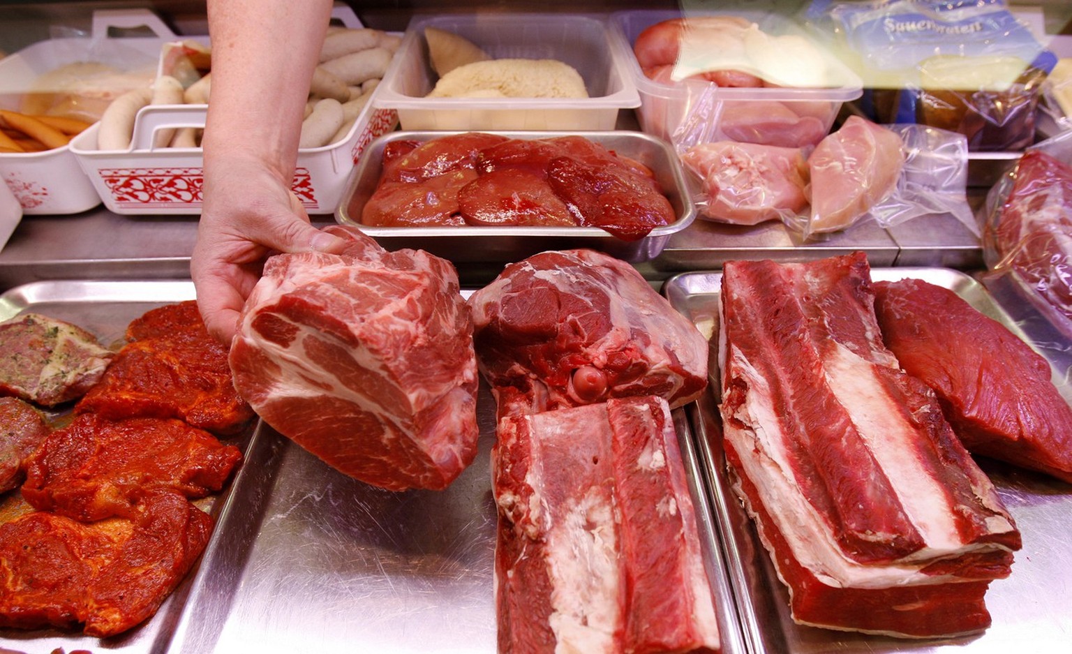 Hormonfleisch darf in der Schweiz weiterhin angeboten werden.