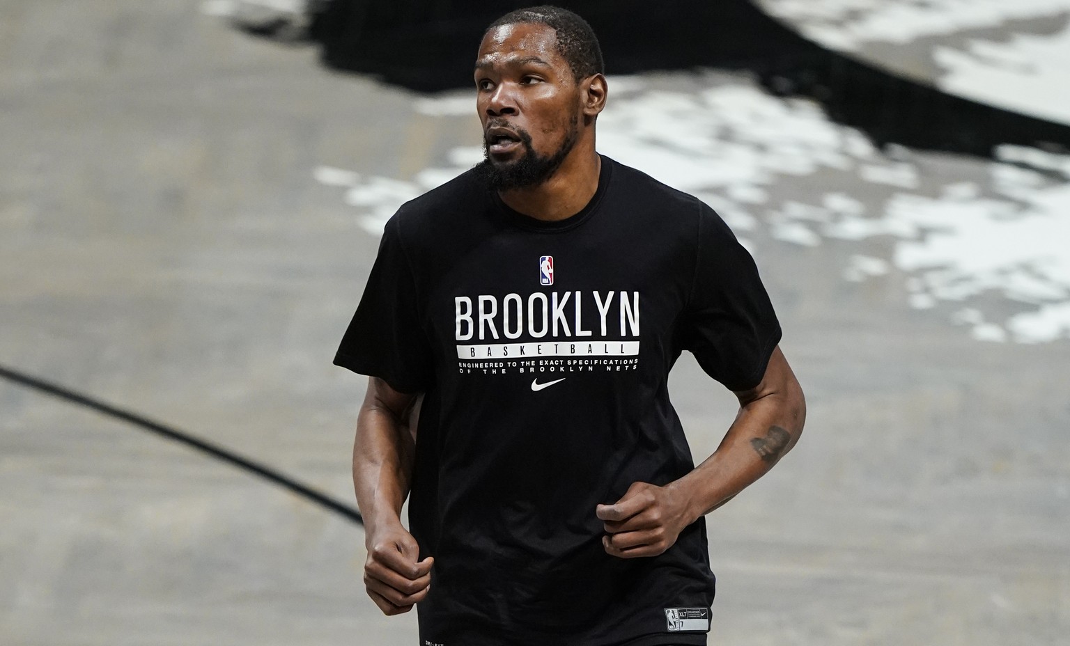 Brooklyn Nets&#039; Kevin Durant works out before an NBA basketball game against the New Orleans Pelicans Wednesday, April 7, 2021, in New York. (AP Photo/Frank Franklin II)