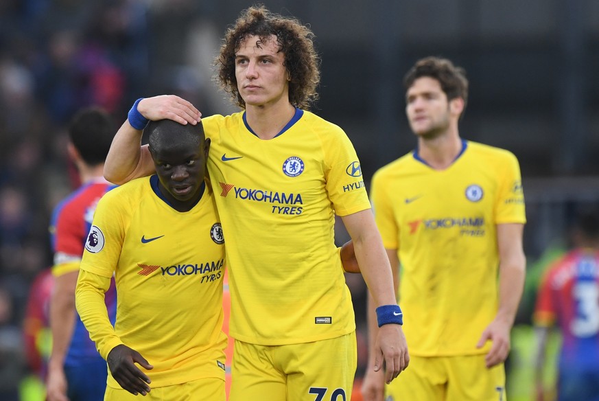 epa07254144 Chelsea&#039;s N&#039;Golo Kante (L) and Chelsea&#039;s David Luiz (R) react after the English Premier League soccer match between Crystal Palace v Chelsea at Selhurst Park in London, Brit ...