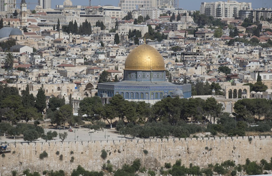 epa06086404 A view of the Al-Aqsa compound (Temple Mount) in Jerusalem&#039;s Old City, 14 July 2017. According to police sources, three attackers identified by the Israeli police as Palestinians from ...