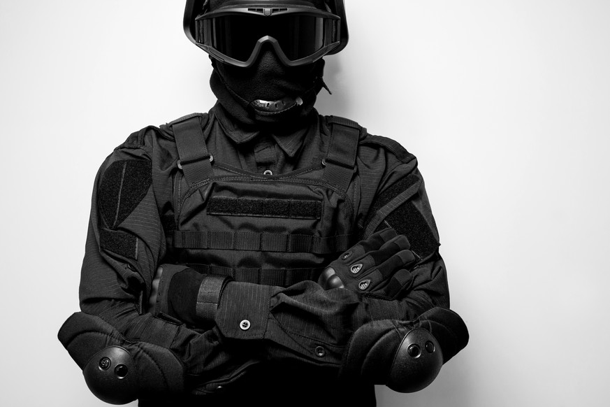 swat team special weapons and tactics kampfmontur militär spezialeinheit brille helm rüstung