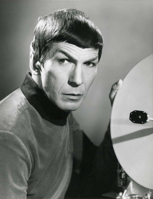 Leonard Nimroy als Spock, 1967
https://en.wikipedia.org/wiki/Spock#/media/File:Leonard_Nimoy_as_Spock_1967.jpg