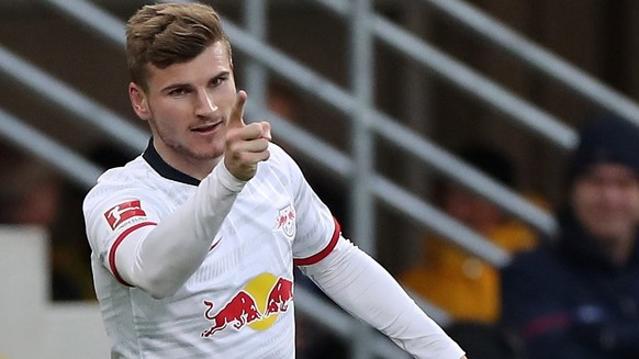 epa08035150 Leipzig&#039;s Timo Werner (L) celebrates scoring the third goal with Leipzig&#039;s Christopher Nkunku (R) during the German Bundesliga soccer match between SC Paderborn and RB Leipzig in ...