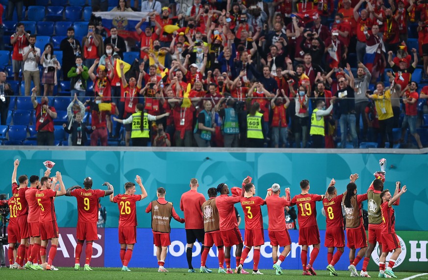 epa09266150 Players of Belgium celebrate with their fans after winning the UEFA EURO 2020 group B preliminary round soccer match between Belgium and Russia in St.Petersburg, Russia, 12 June 2021. EPA/ ...