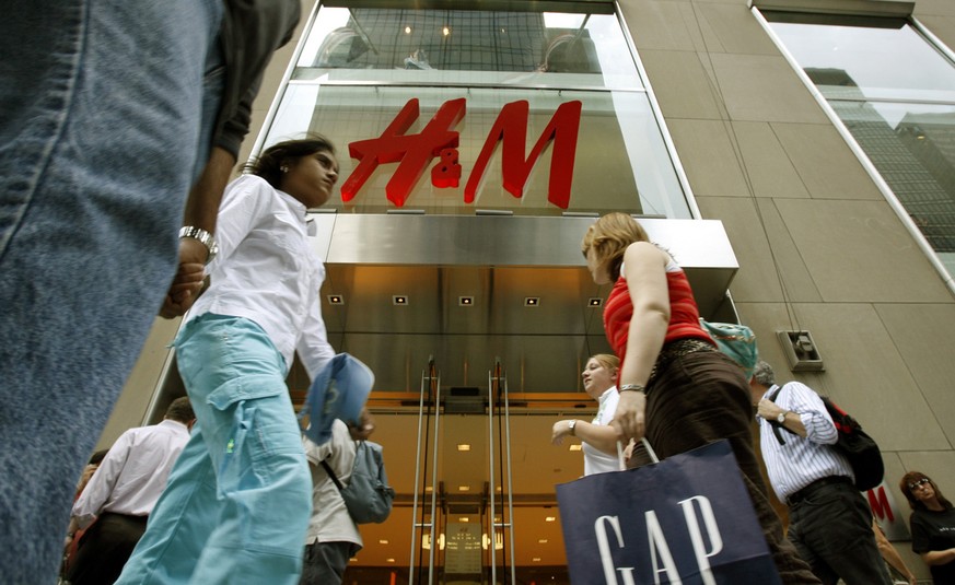 Pedestrians walk past the Fifth Avenue store owned by Stockholm-based fashion retailer Hennes and Mauritz (H and M) Wednesday, June 21, 2006, in New York. HandM posted a 12 percent increase in second- ...
