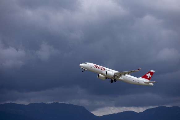 epa08486906 An aircraft Airbus A220-300 (HB-JCS) of Swiss International Air Lines takes off at the Geneva Airport, in Geneva, Switzerland, 15 June 2020. Flights of the Swiss International Air Lines ar ...