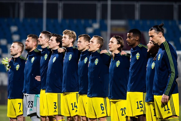 210328 Players of Sweden line up ahead of the FIFA World Cup, WM, Weltmeisterschaft, Fussball Qualifier football match between Kosovo and Sweden on March 28, 2021 in Pristina. Photo: Ludvig Thunman /  ...