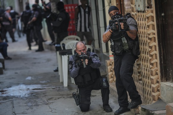 epa09181542 Members of the Police carry out a police operation against a gang of drug traffickers, in a favela of Rio de Janeiro, Brazil, 06 May 2021. At least 25 people died, including a police offic ...