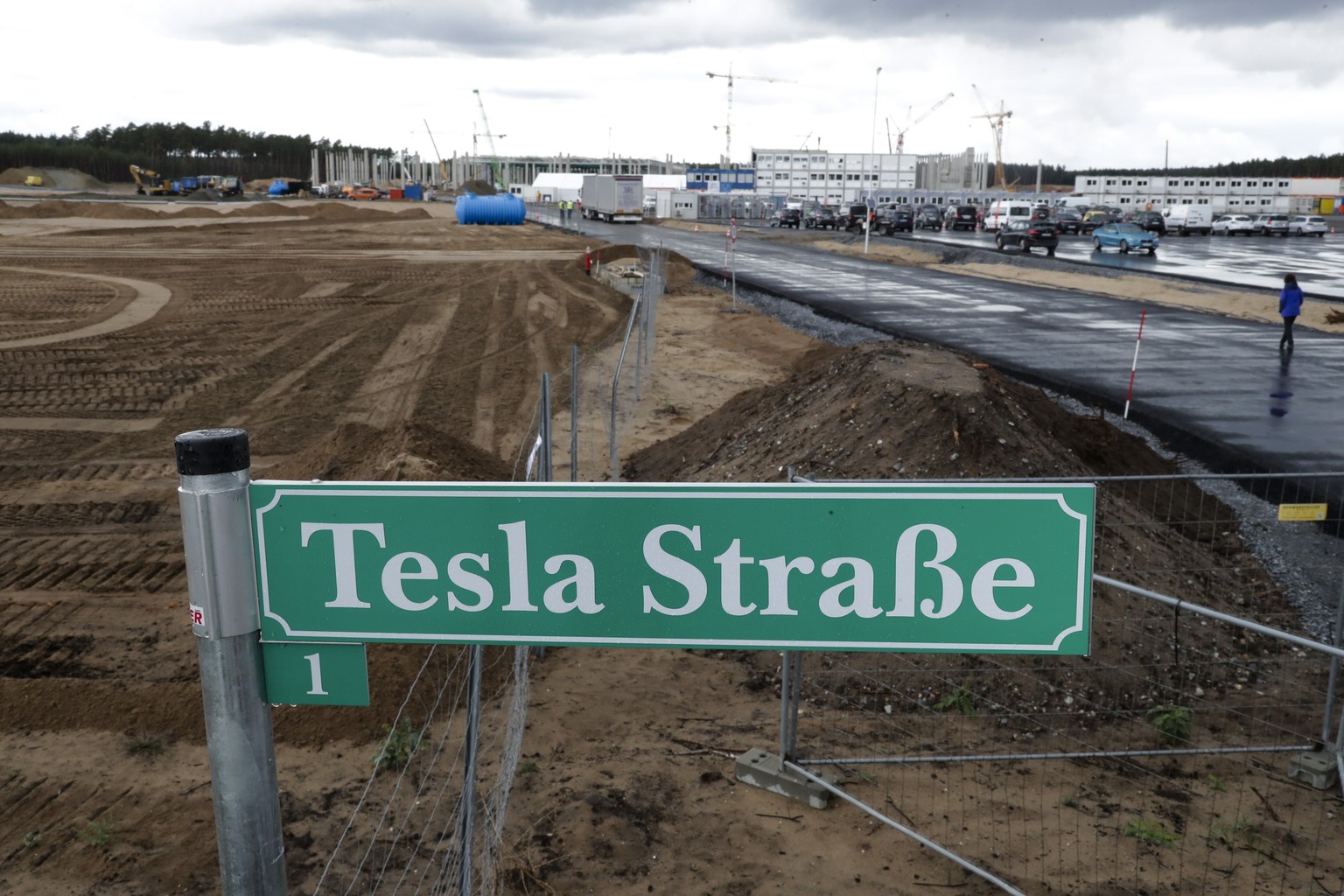 A street sign reading &#039;Tesla Street 1&#039; stand in front of the construction site of the electric car Tesla Gigafactory in Gruenheide near in Berlin, Germany, Wednesday, Sept. 2, 2020. (AP Phot ...