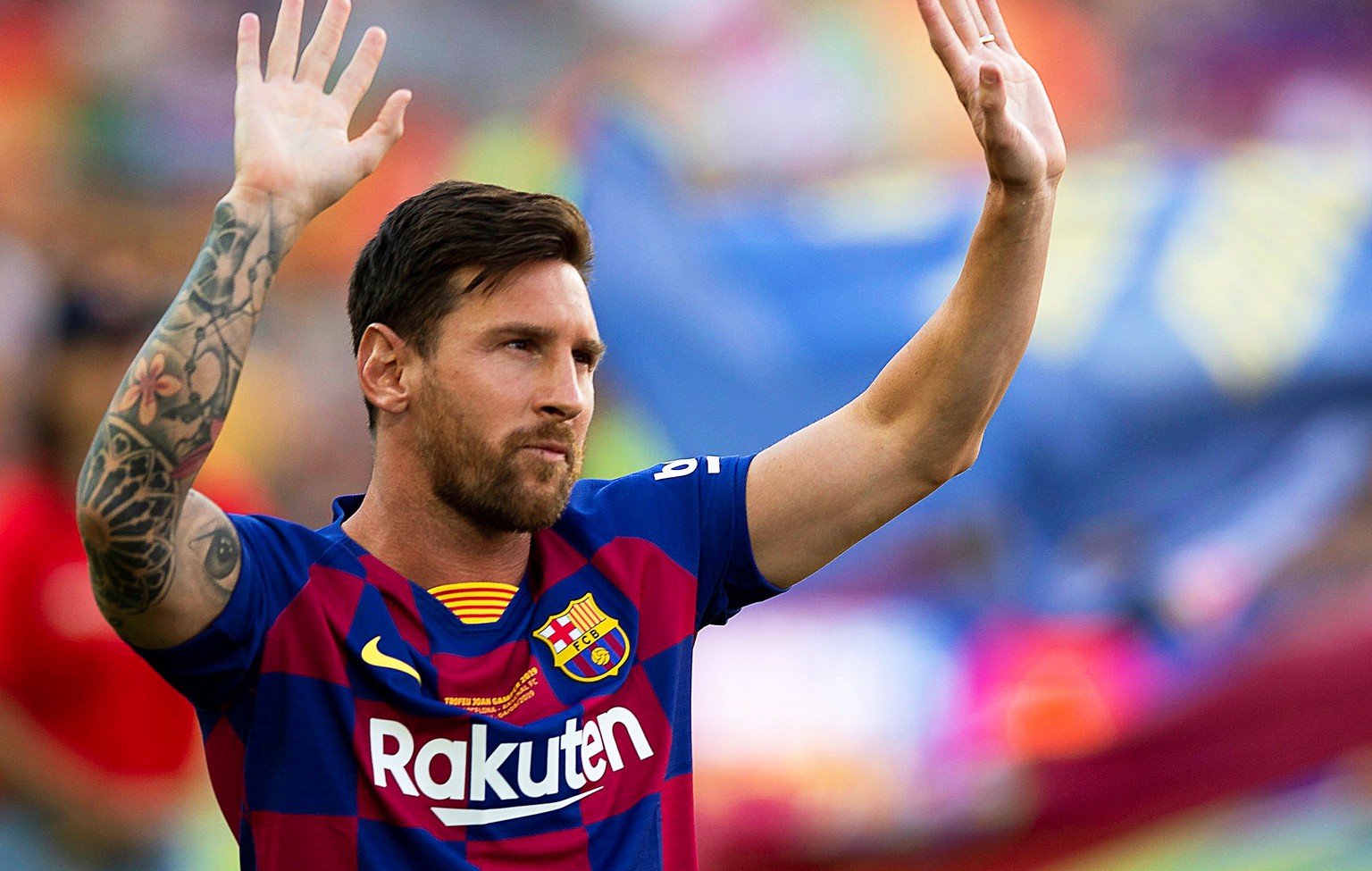 epa08625667 (FILE) - FC Barcelona&#039;s Argentinian forward Lionel Messi greets fans prior to the Joan Gamper Trophy soccer match between FC Barcelona and Arsenal FC at Camp Nou in Barcelona, Spain,  ...