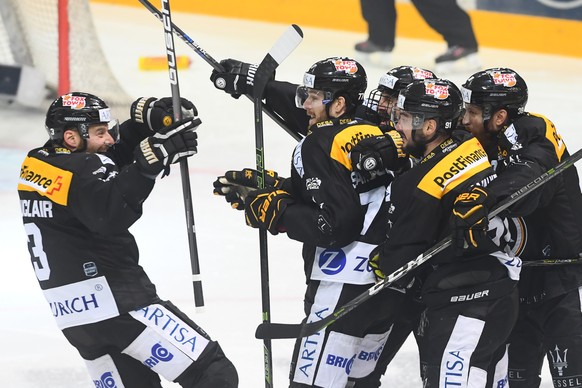 LuganoÕs player Julian Walker celebrates the 2-0 goal with team mates, during the sixth match of the semifinal of National League Swiss Championship 2017/18 between HC Lugano and EHC Bienne, at the ic ...