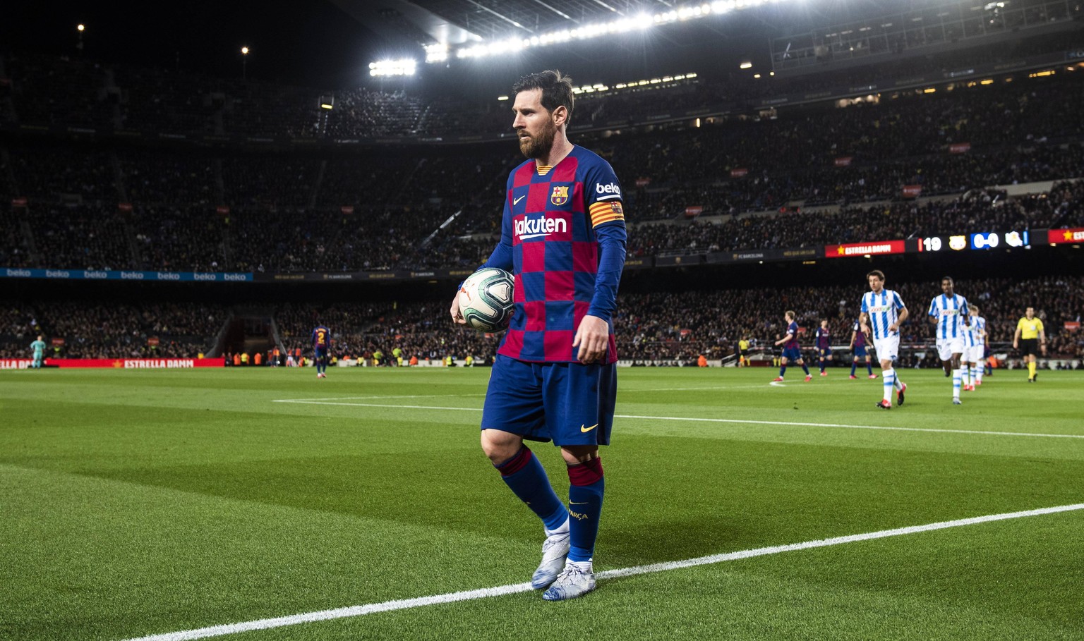 7th March 2020 Camp Nou, Barcelona, Catalonia, Spain La Liga Football, Barcelona versus Real Sociedad Lionel Messi of FC Barcelona, Barca comes over to take a corner kick late in the game PUBLICATIONx ...