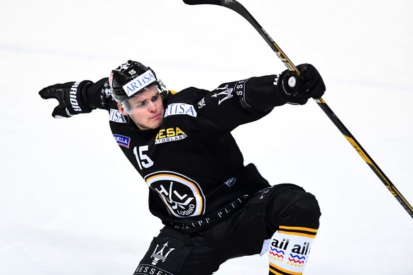 LuganoÕs player Gregory Hofmann celebrates the 4-3 goal during the fifth match of the quarterfinal of National League Swiss Championship 2017/18 between HC Lugano and HC Fribourg-Gotteron, at the ice  ...