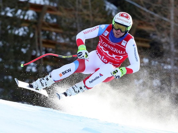 epa07251700 Beat Feuz of Switzerland speeds down the slope during the Men&#039;s Downhill race at the FIS Alpine Skiing World Cup event in Bormio, Italy, 28 December 2018. EPA/ANDREA SOLERO