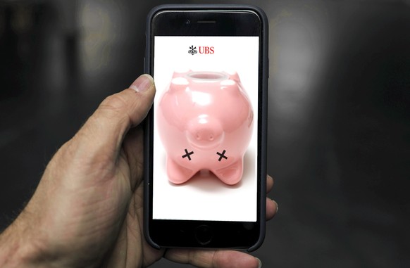 The UBS Mobile Banking app, an e-banking application by Swiss bank UBS, photographed on a smart phone in Zurich, Switzerland, on January 5, 2016. (KEYSTONE/Christian Beutler) 

Die UBS Mobile Banking  ...