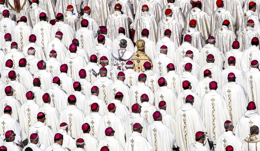 epa08404436 Clergymen attend Pope Francis&#039; canonization Mass of Pope Paul VI, Salvadorian Archbishop Oscar Romero, and five others, at the Vatican, 14 October 2018 (reissued 06 May 2020). White i ...