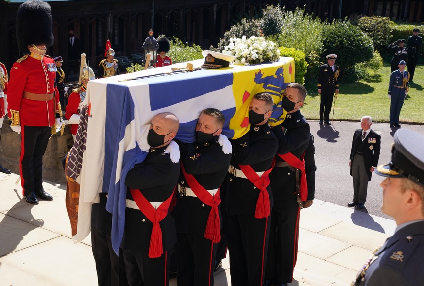 The coffin is held on the steps of St George&#039;s Chapel during the procession of Britain Prince Philip&#039;s funeral at Windsor Castle, Windsor, England, Saturday April 17, 2021. Prince Philip die ...