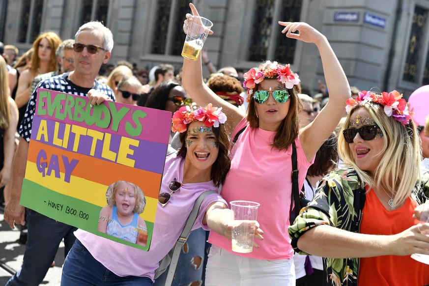 Participants of the Zurich Pride Parade, in Zurich, Switzerland, Saturday, June 10, 2017. 2015(KEYSTONE/Walter Bieri)
