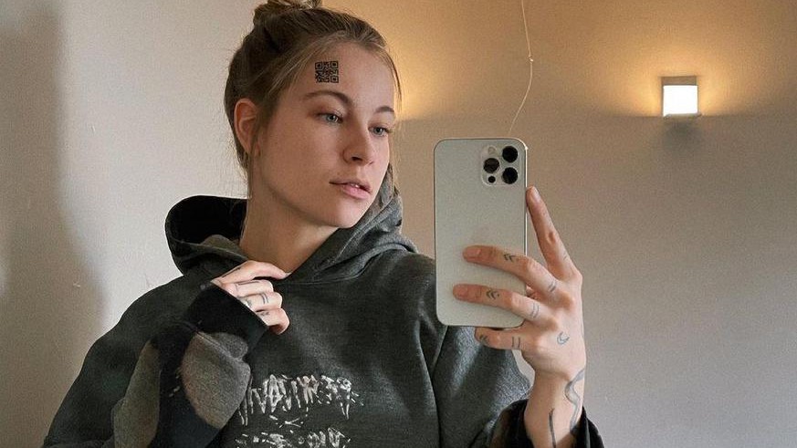 Melina Sophie zeigte stolz ihr neues Stirn-Tattoo auf Instagram.