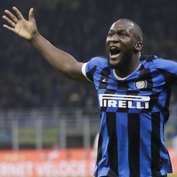 Inter Milan&#039;s Romelu Lukaku celebrates after his teammate Roberto Gagliardini scored his side&#039;s second goal during a Serie A soccer match between Inter Milan and Genoa, at the San Siro stadi ...