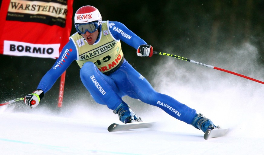 Tobias Gruenenfelder of Switzerland speeds down the course during an alpine ski World Cup Men&#039;s downhill event, in Bormio, Italy, Thursday, Dec. 29, 2005. Gruenenfelder finished in third place.(A ...