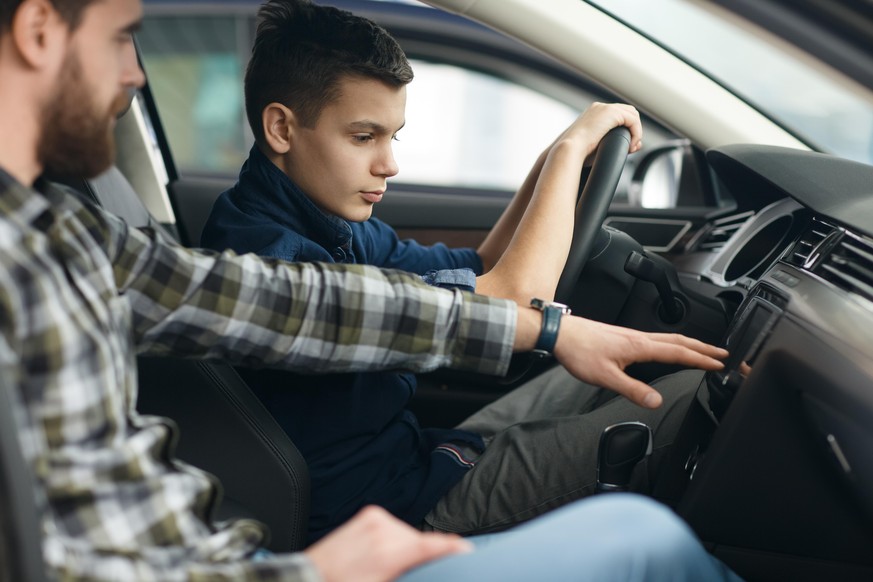 Autofahren, Auto, Lernfahren, Autofahren lernen, Lernfahrausweis ab 17, car driving, young