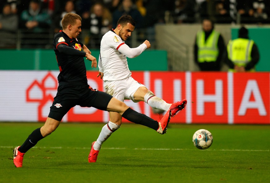 epa08192856 Frankfurt&#039;s Filip Kostic (R) scores the 3-1 lead during the German DFB Cup round of sixteen soccer match between Eintracht Frankfurt and RB Leipzig in Frankfurt, Germany, 04 February  ...