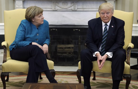 JAHRESRUECKBLICK 2017 - MAERZ - President Donald Trump meets with German Chancellor Angela Merkel in the Oval Office of the White House in Washington, Friday, March 17, 2017. (KEYSTONE/AP Photo/Evan V ...