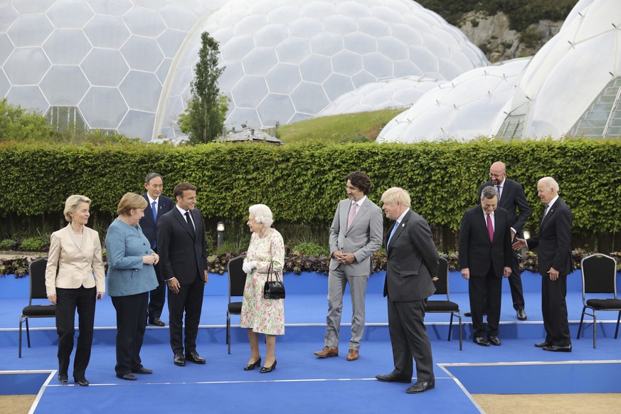 Britain&#039;s Queen Elizabeth II talks with G7 leaders, from left, back row, President of the European Commission Ursula von der Leyen, German Chancellor Angela Merkel, Japan&#039;s Prime Minister Yo ...